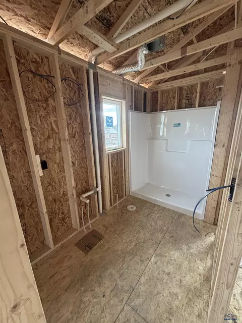 Bath - 861 Bushnell Ct, Box Elder, SD 57719 photo 2 of 2