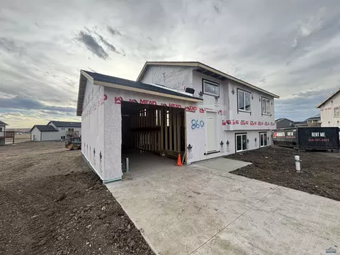 860 Bushnell Ct, Box Elder, SD 57719