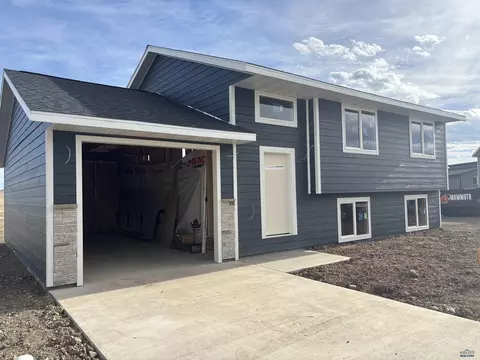865 Bushnell Ct, Box Elder, SD 57719