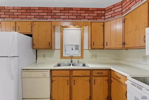 Kitchen - 709 Hustead St, Wall, SD 57790 photo 5 of 6