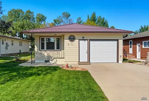Exterior - 709 Hustead St, Wall, SD 57790 photo 2 of 11