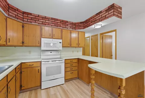 Kitchen - 709 Hustead St, Wall, SD 57790 photo 3 of 6