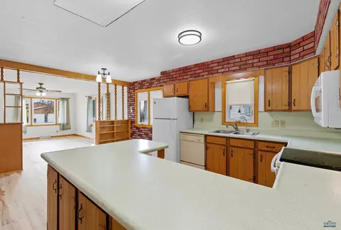 Kitchen - 709 Hustead St, Wall, SD 57790 photo 4 of 6