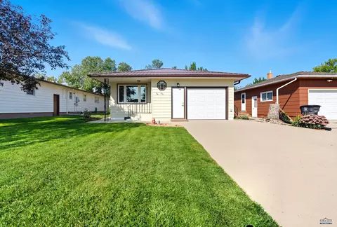 Exterior - 709 Hustead St, Wall, SD 57790 photo 3 of 11