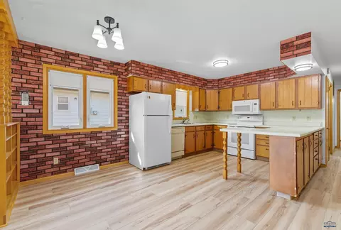 Kitchen - 709 Hustead St, Wall, SD 57790 photo 6 of 6