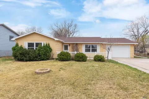 1235 Ennen Dr, Rapid City, SD 57703