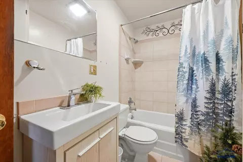 1003 Perkins St, Belle Fourche, SD 57717 photo 3