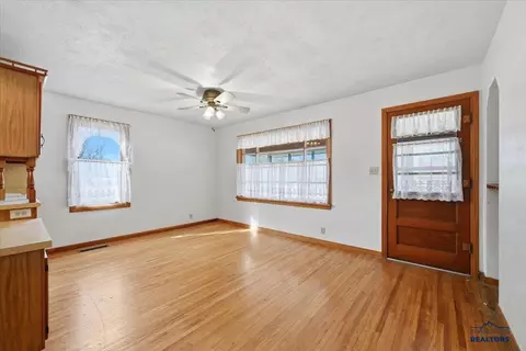 1003 Perkins St, Belle Fourche, SD 57717 photo 5