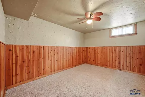 1003 Perkins St, Belle Fourche, SD 57717 photo 28