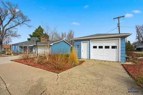 1003 Perkins St, Belle Fourche, SD 57717 photo 17