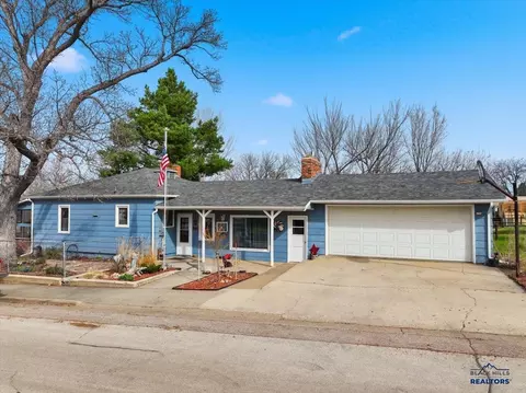 1003 Perkins St, Belle Fourche, SD 57717