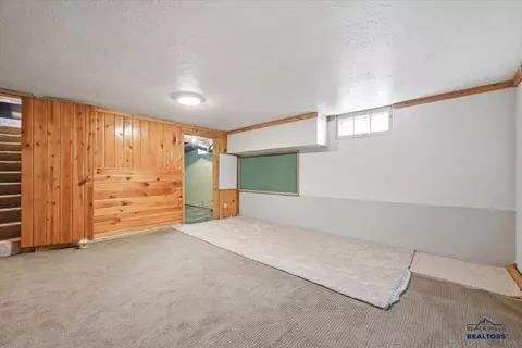 1003 Perkins St, Belle Fourche, SD 57717 photo 27