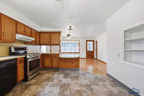 1003 Perkins St, Belle Fourche, SD 57717 photo 8