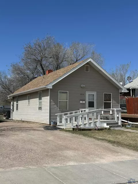 2111 Oak Ave, Rapid City, SD 57701