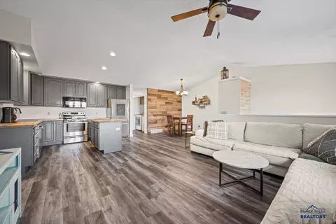1028 S 35th St, Spearfish, SD 57783 photo 5