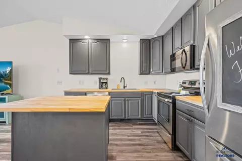 1028 S 35th St, Spearfish, SD 57783 photo 2