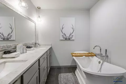 Bath - 21266 Ridgewood Tr, Lead, SD 57754 photo 3 of 5