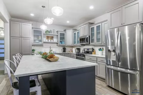 Kitchen - 21266 Ridgewood Tr, Lead, SD 57754 photo 1 of 3