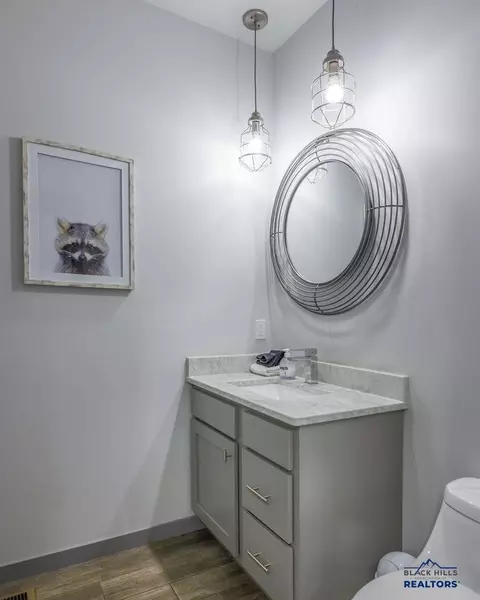 Bath - 21266 Ridgewood Tr, Lead, SD 57754 photo 1 of 5