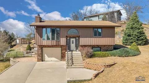2523 Tomahawk Dr, Rapid City, SD 57702
