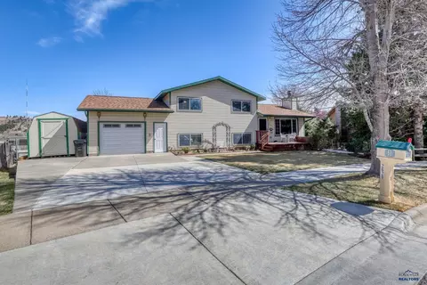 2620 Tomahawk Dr, Rapid City, SD 57701