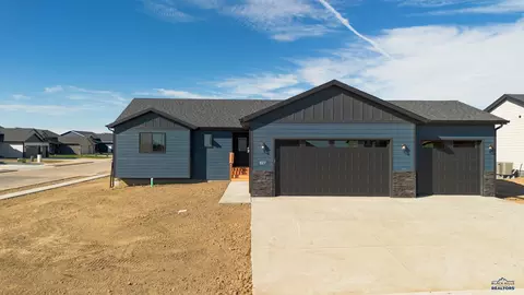 627 Bull Run Dr, Box Elder, SD 57719