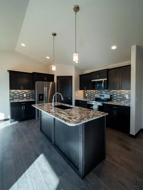 Kitchen - 627 Bull Run Dr, Box Elder, SD 57719 photo 1 of 4