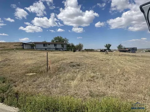 Exterior - 1104 C St, Edgemont, SD 57735 photo 3 of 3