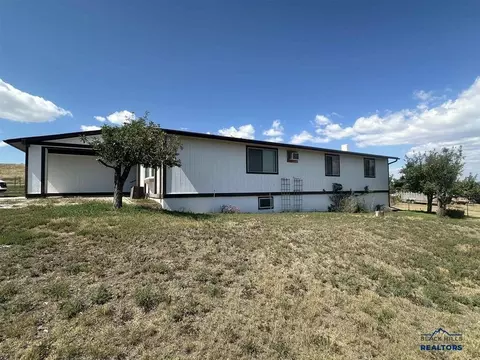 Exterior - 1104 C St, Edgemont, SD 57735 photo 2 of 3