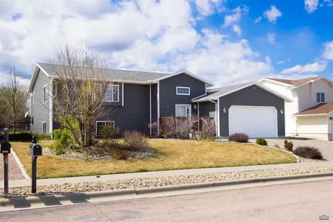 4325 Titan Dr, Rapid City, SD 57701