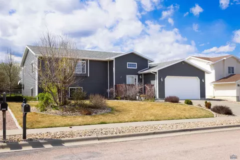 4325 Titan Dr, Rapid City, SD 57701