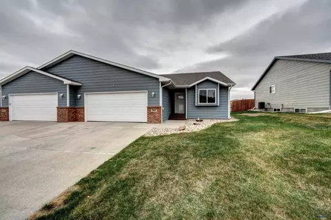 707 Auburn Dr, Rapid City, SD 57701