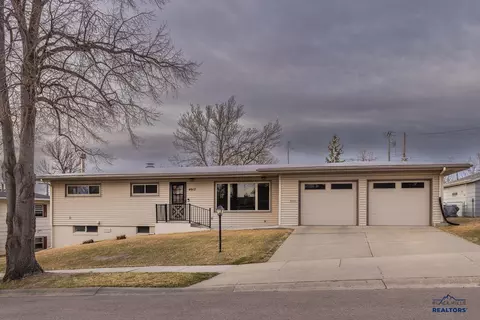 4017 Brookside Dr, Rapid City, SD 57702