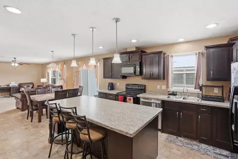 111 N 1st Ave, Faith, SD 57626