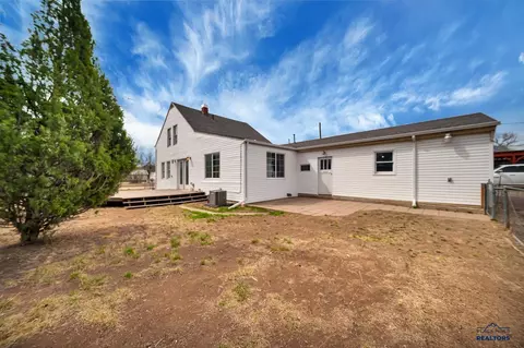 1710 Albany Ave, Hot Springs, SD 57747