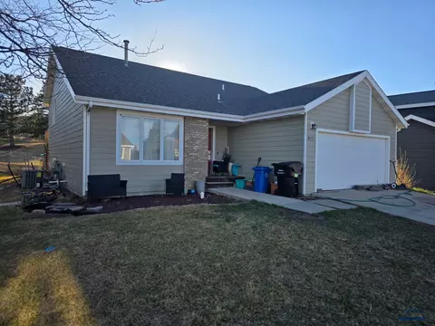 4111 Wildflower Ln, Rapid City, SD 57703