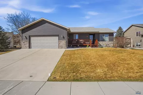 153 Savoy Cir, Rapid City, SD 57701