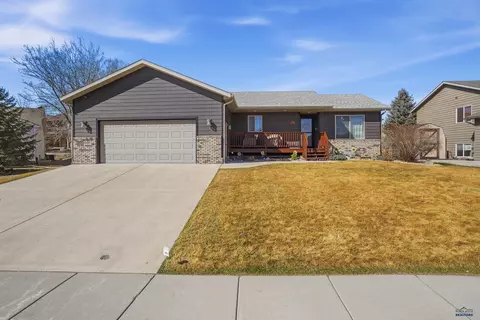 153 Savoy Cir, Rapid City, SD 57701