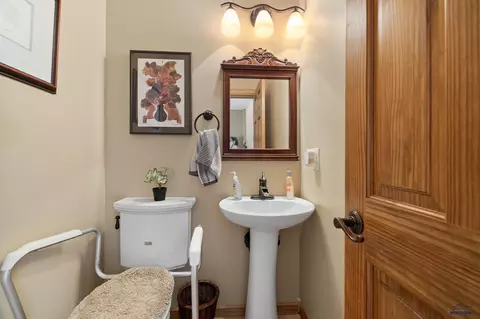 Bath - 21156 Maine Rd, Sturgis, SD 57785 photo 3 of 5