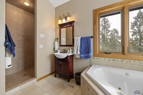 Bath - 21156 Maine Rd, Sturgis, SD 57785 photo 2 of 5