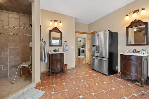 Bath - 21156 Maine Rd, Sturgis, SD 57785 photo 5 of 5