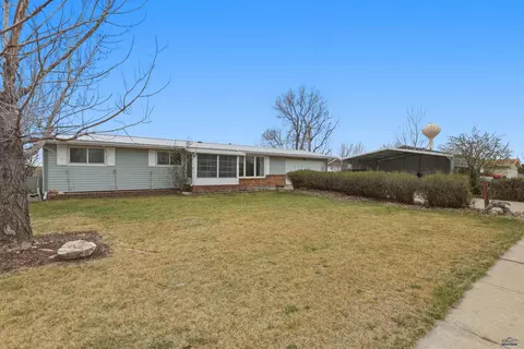 507 Meadowlark Dr, Box Elder, SD 57719