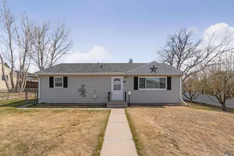 1136 Northeast Dr, Rapid City, SD 57701