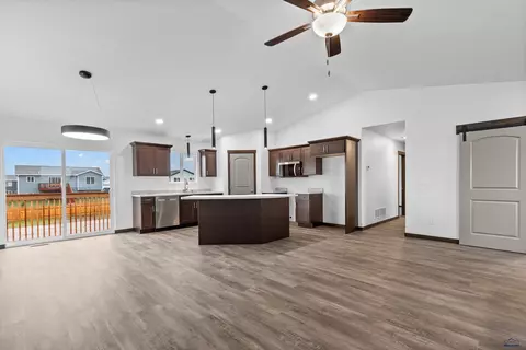 604 Bull Run Dr, Box Elder, SD 57719 photo 4