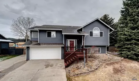 5117 Winterset Dr, Rapid City, SD 57702