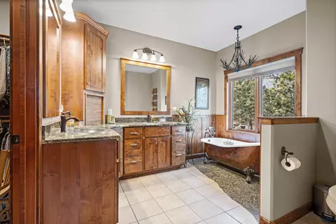 Bath - 19925 Gobbler Rd, Spearfish, SD 57783 photo 1 of 6