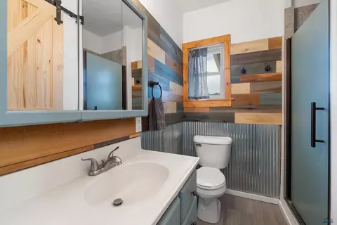 Bath - 920 Gordon, Custer, SD 57730 photo 1 of 1