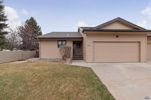 4021 Oakmont Ct, Rapid City, SD 57702