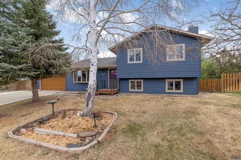 3804 Parkridge Dr, Rapid City, SD 57702