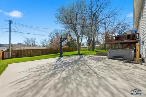 1002 Sunset Dr, Spearfish, SD 57783 photo 14